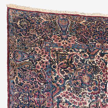 Matta, orientalisk, ca 370 x 295 cm.