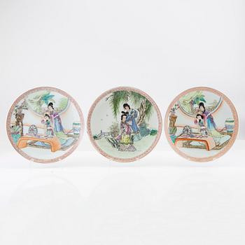 A set of three Chinese plates, late 20th century.