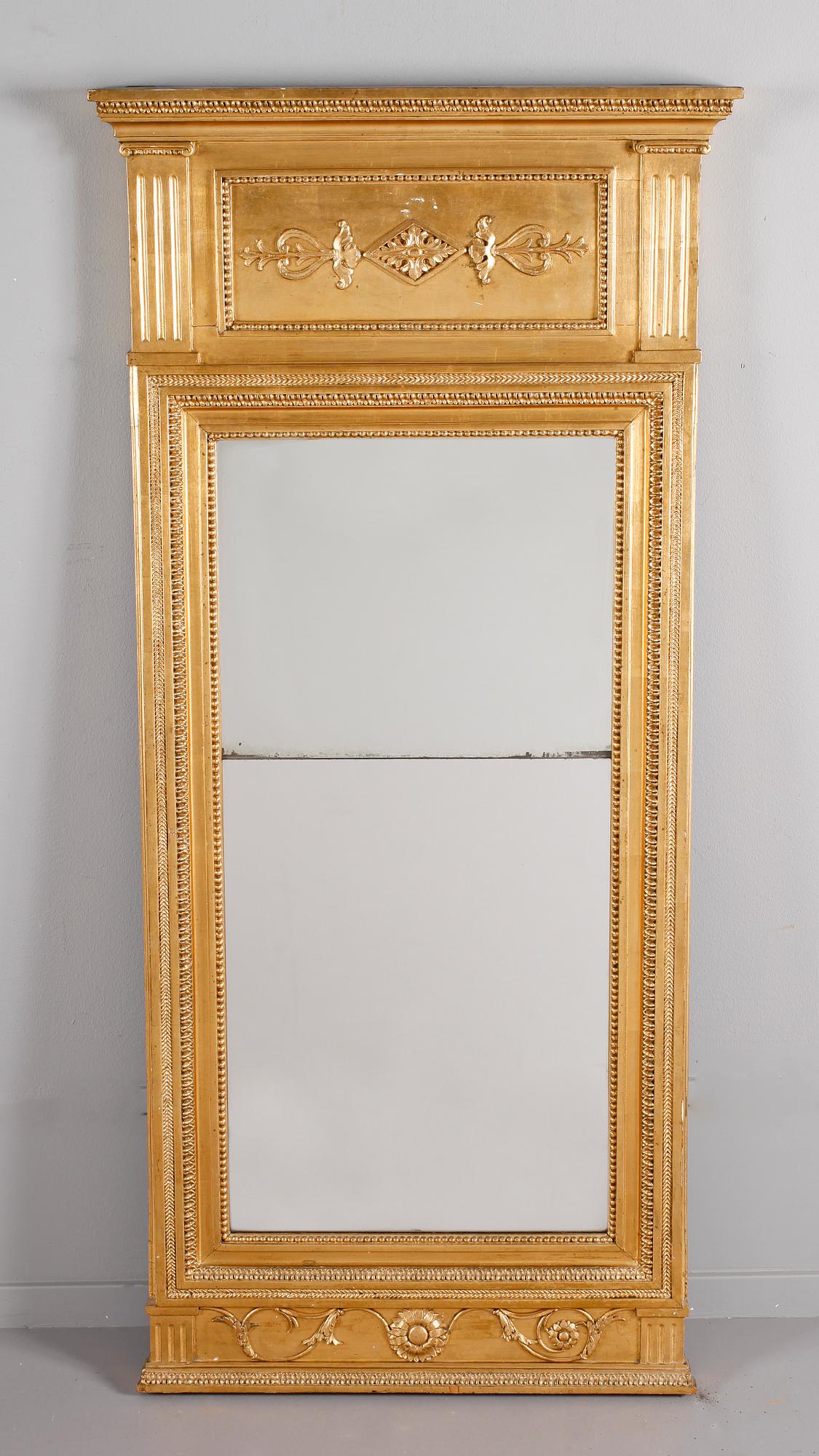 SPEGEL, sengustaviansk, omkring år 1800.