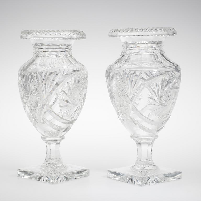 URNOR, 2 st, kristallglas, 1900-talets början.
