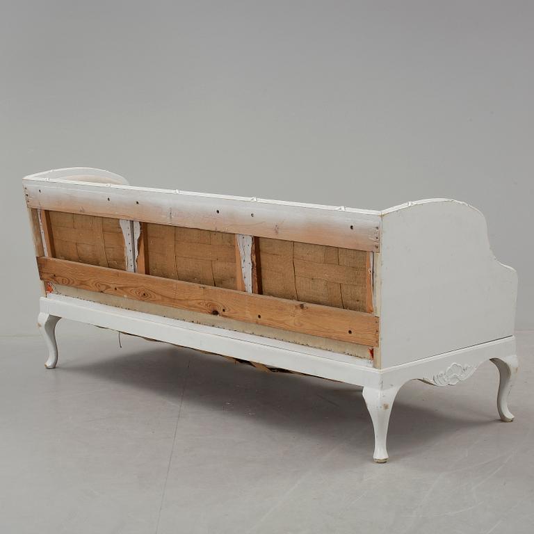 TRÅGSOFFA, rokokostil, 1900-talets början.