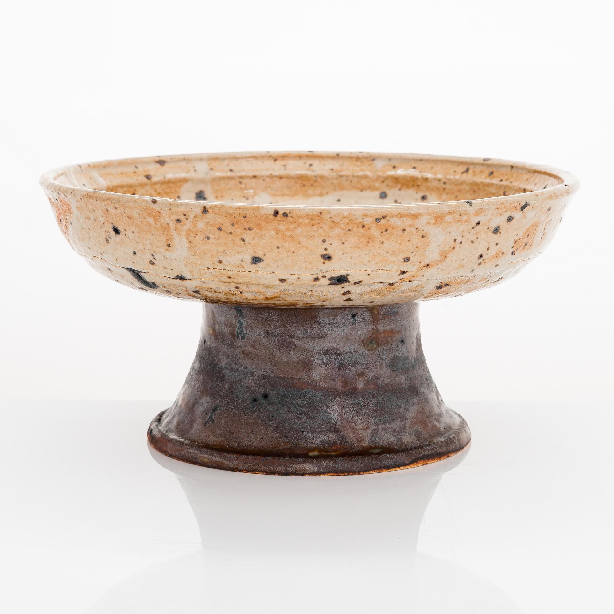 Kyllikki Salmenhaara, a stoneware bowl, signed KS Arabia.