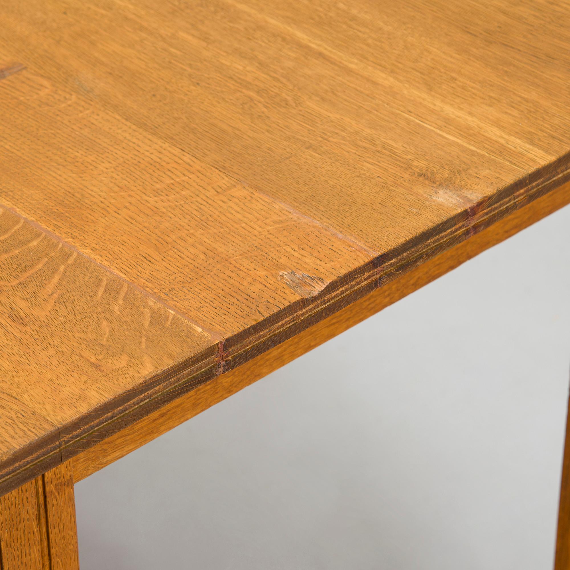 Louis Sparre, A table and two chairs for Aktiebolaget Iris, Borgå around 1900.