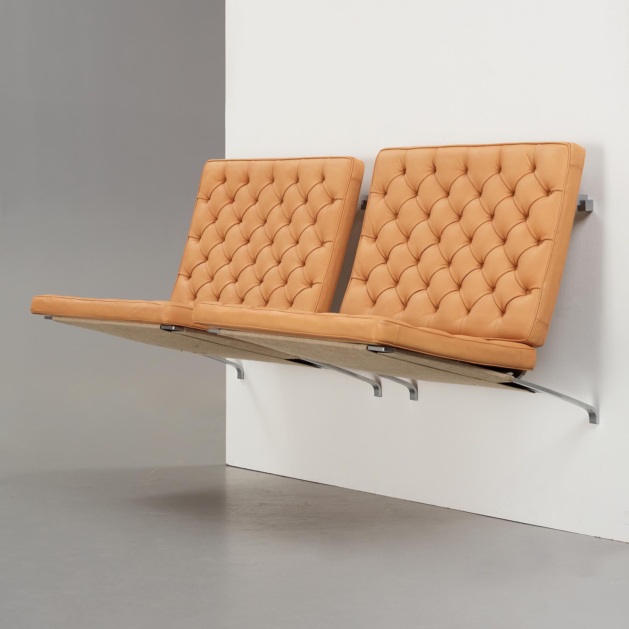 POUL KJAERHOLM, vägghängd soffa, 2 sektioner "PK-26", för Fritz Hansen, Danmark 1991.