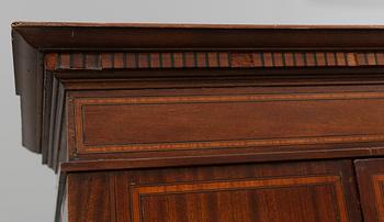 KLÄDSKÅP, England, 1900-talets första hälft.