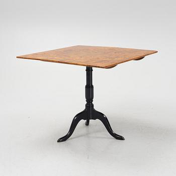 Drop-leaf table, first half of the 19th century.