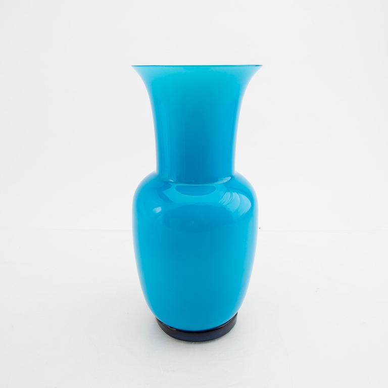 Paolo Venini, vas, "Opalino" signerad och daterad  Venini 85.