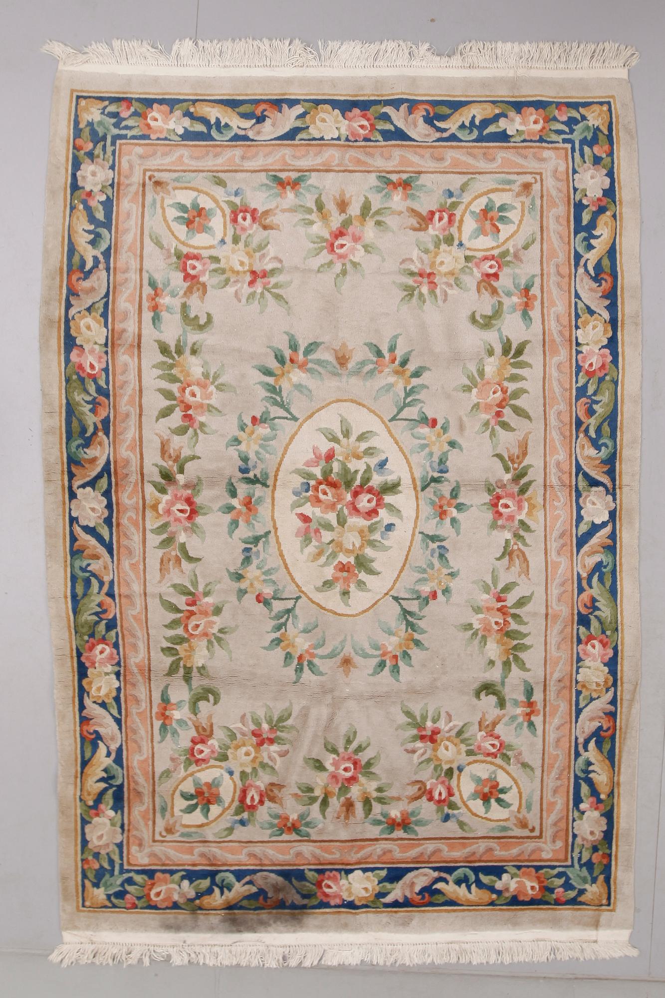 MATTA, Kina, ca 269 x 184 cm.