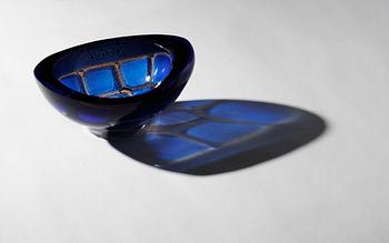 A Sven Palmqvist ravenna glass bowl, Orrefors 1974.