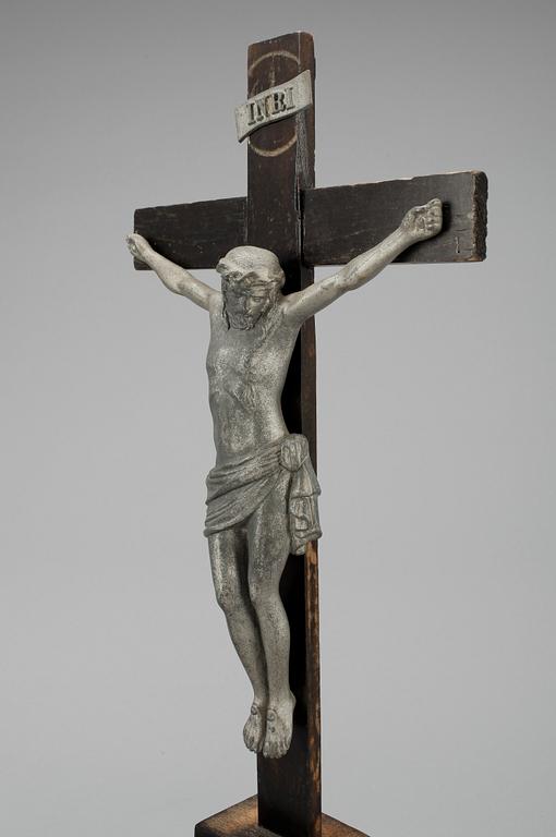 KRUCIFIX, vitmetall, 1900-talets första hälft.