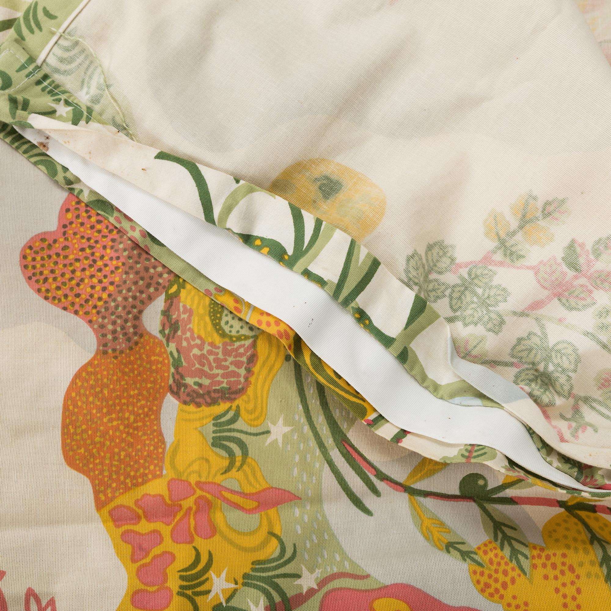 A set of five Svenskt Tenn pillows and two curtains.