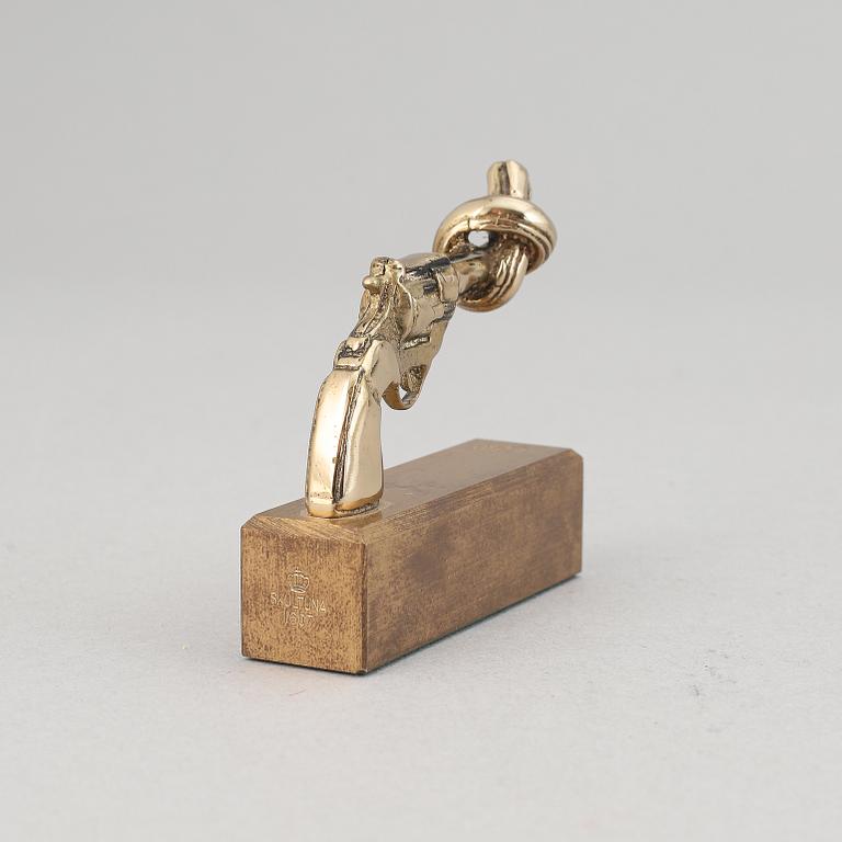 Carl Fredrik Reuterswärd, sculpture 'Non violence', Skultuna, signed.