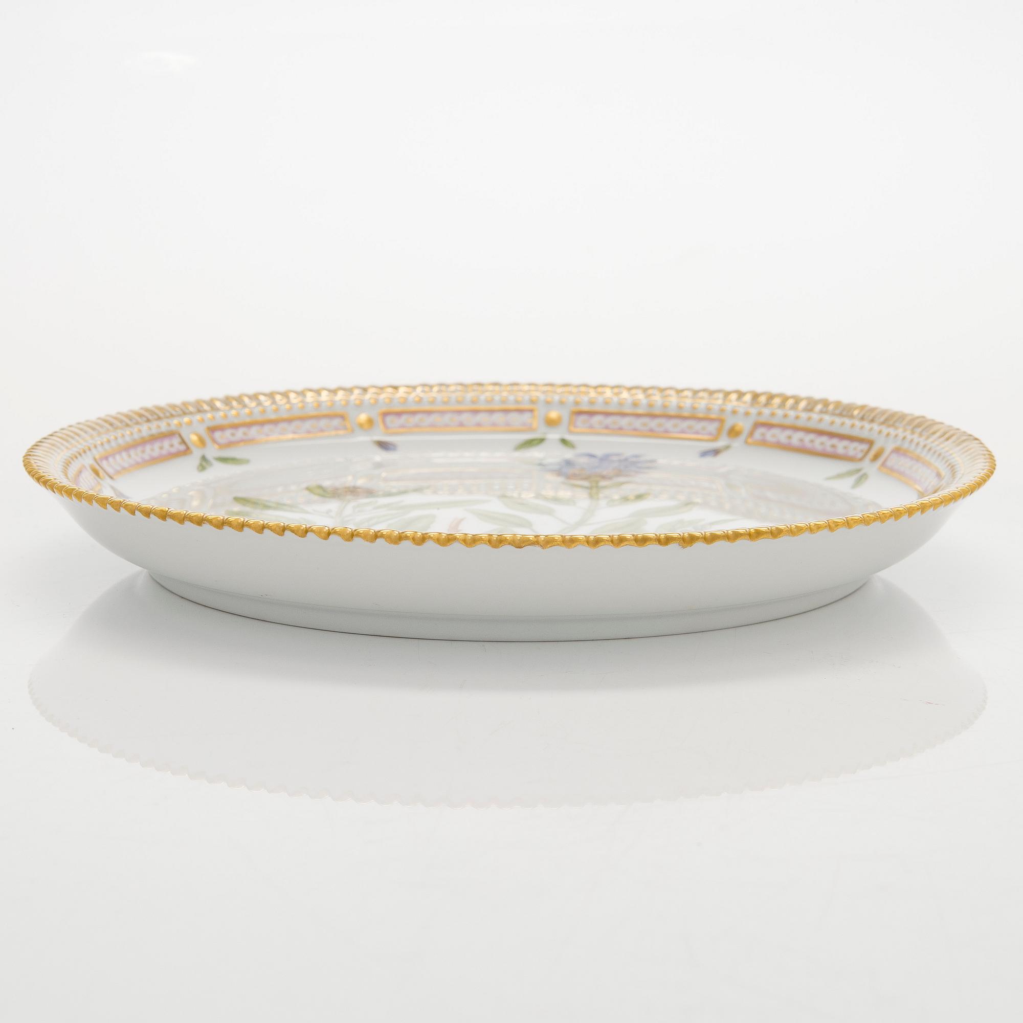 Royal Copenhagen, tallrik, porslin, "Flora Danica", Danmark, 1900-tal.