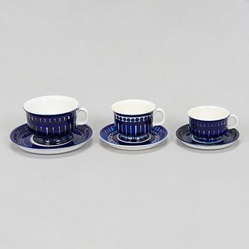 Ulla Procopé, A 75piece dinnerware and coffee service, "Valencia", Arabia 1960s.