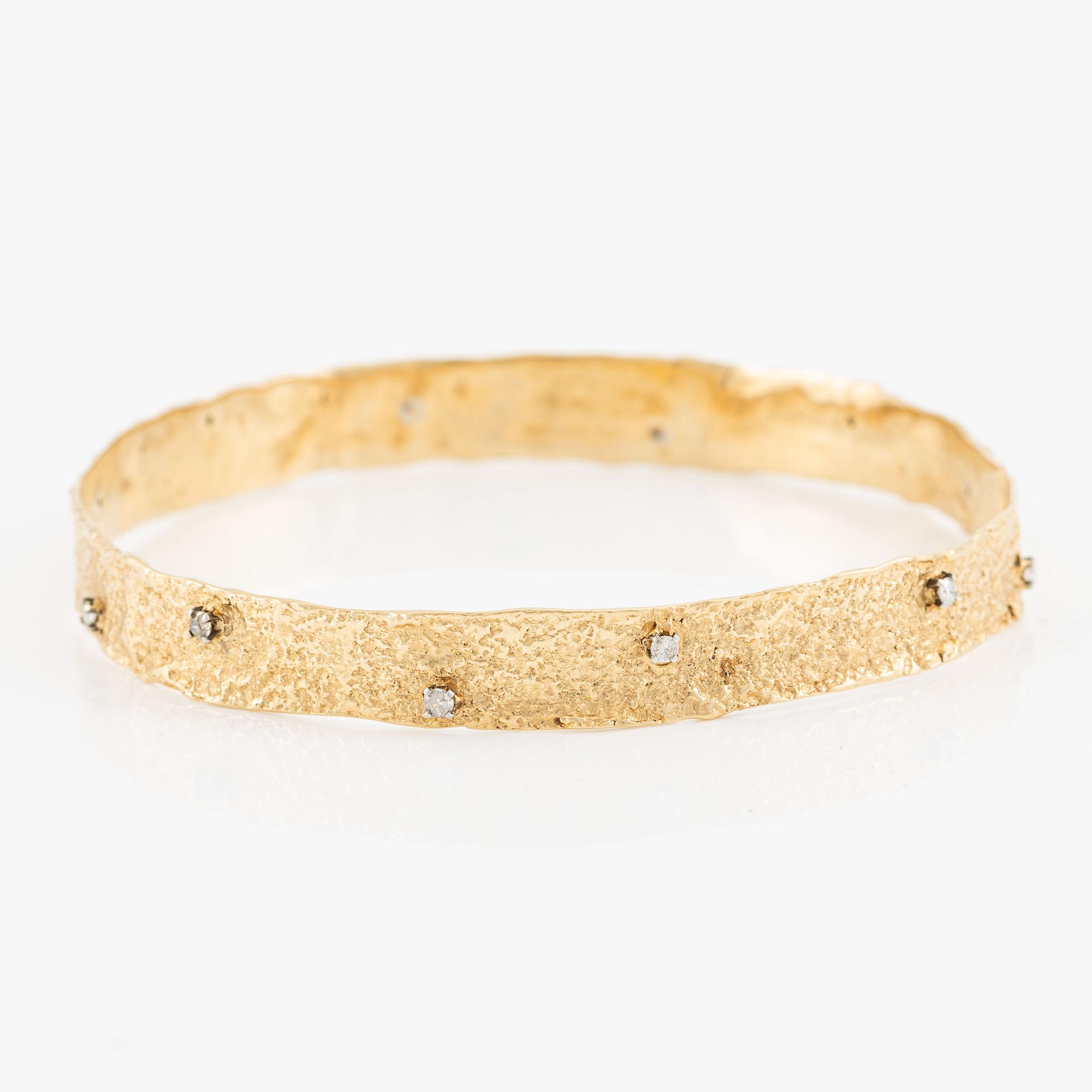 Bangle, 14K gold with brilliant-cut diamonds.