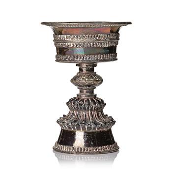 857. Smörlampa, låghaltigt silver. Tibet, 1800-tal.