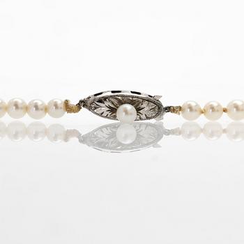 Necklace of graduated cultured pearls with a silver clasp.