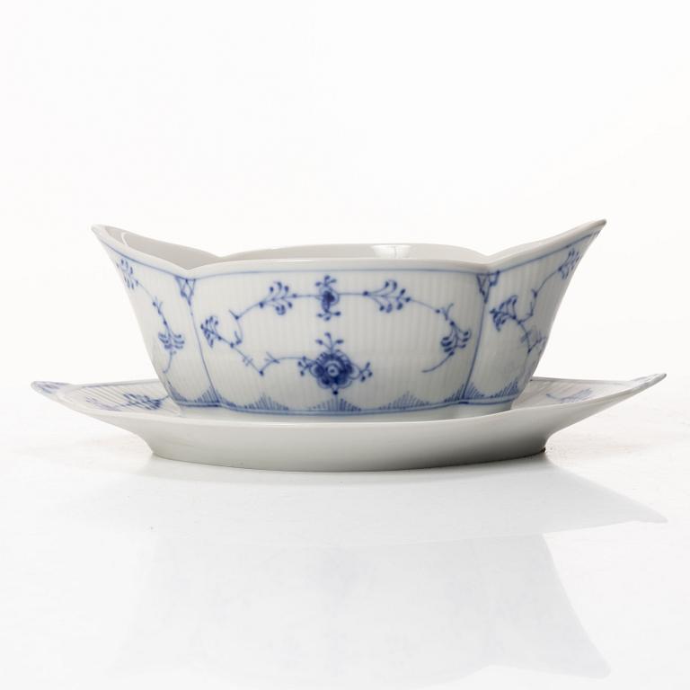 Royal Copenhagen, Dinner service, 31 pieces, “Musselmalet Halvblonde”, Denmark.