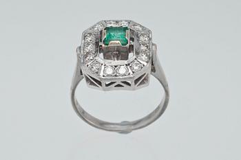 A RING, emerald c. 0.55 ct and diamonds c. 0.70 ct.