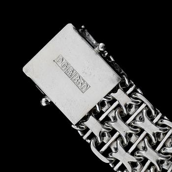 COLLIER OCH ARMBAND, silver. Total vikt ca 105 g.