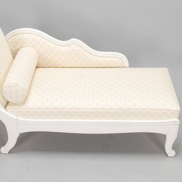 An Italian Selva Divan. Modern manufacture.