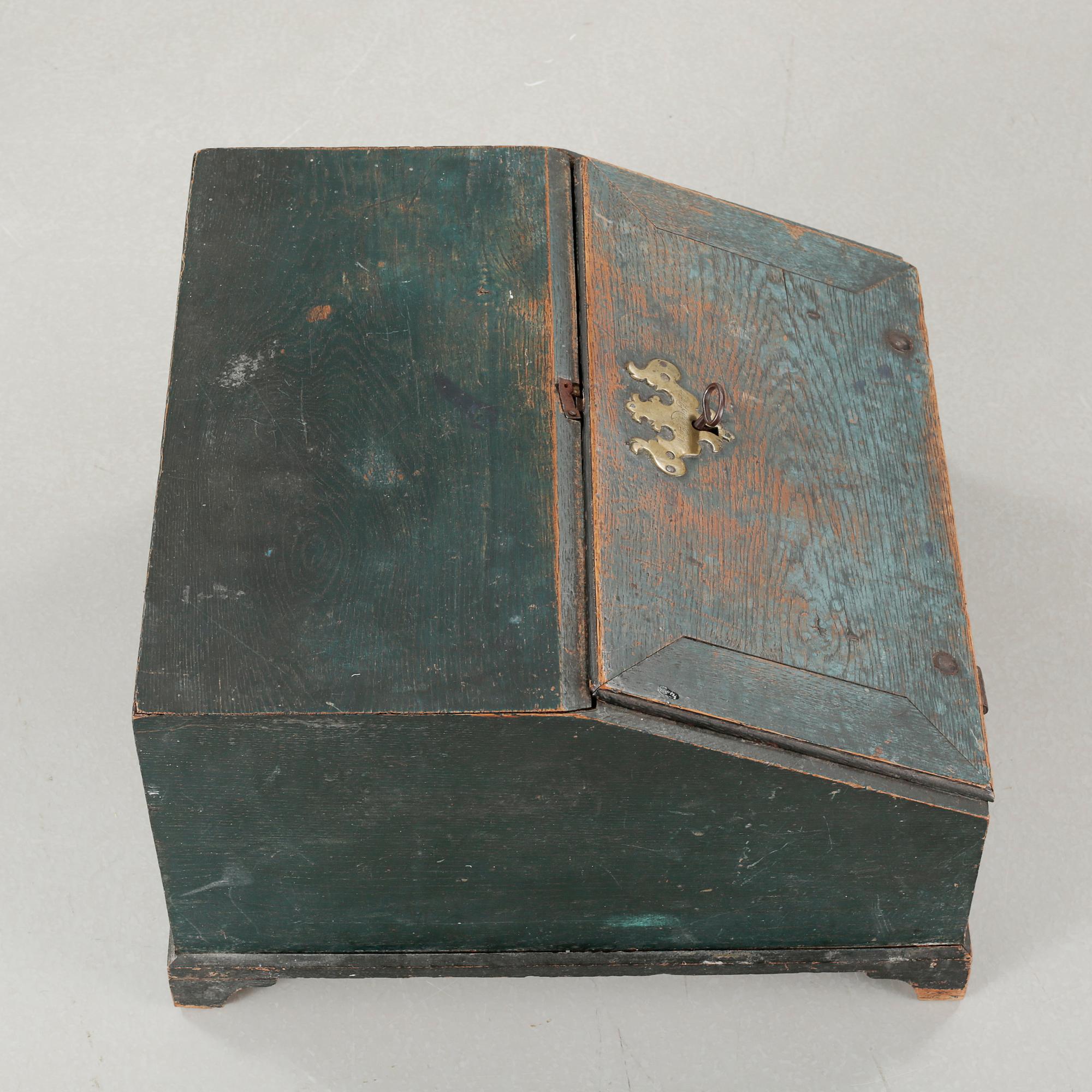 A casket from the 18th century.