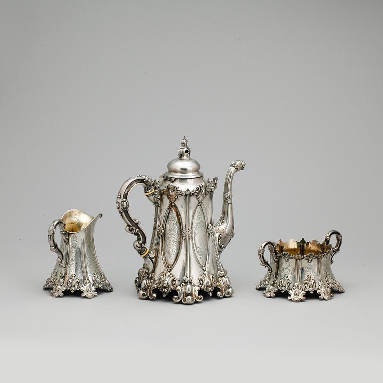 KAFFESERVIS, 3 delar, silver, götisk stil, CG Hallberg resp GAB, Stockholm 1915-17. Tot ca 1778 gram.