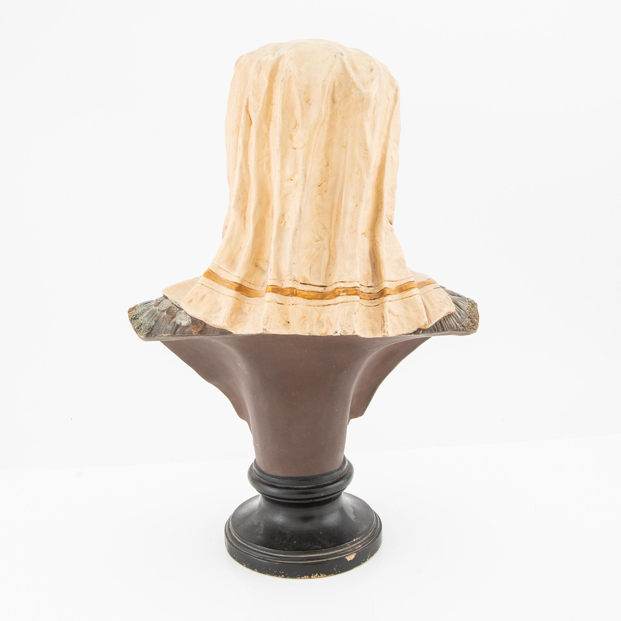 Figurine around 1900 painted terracotta.