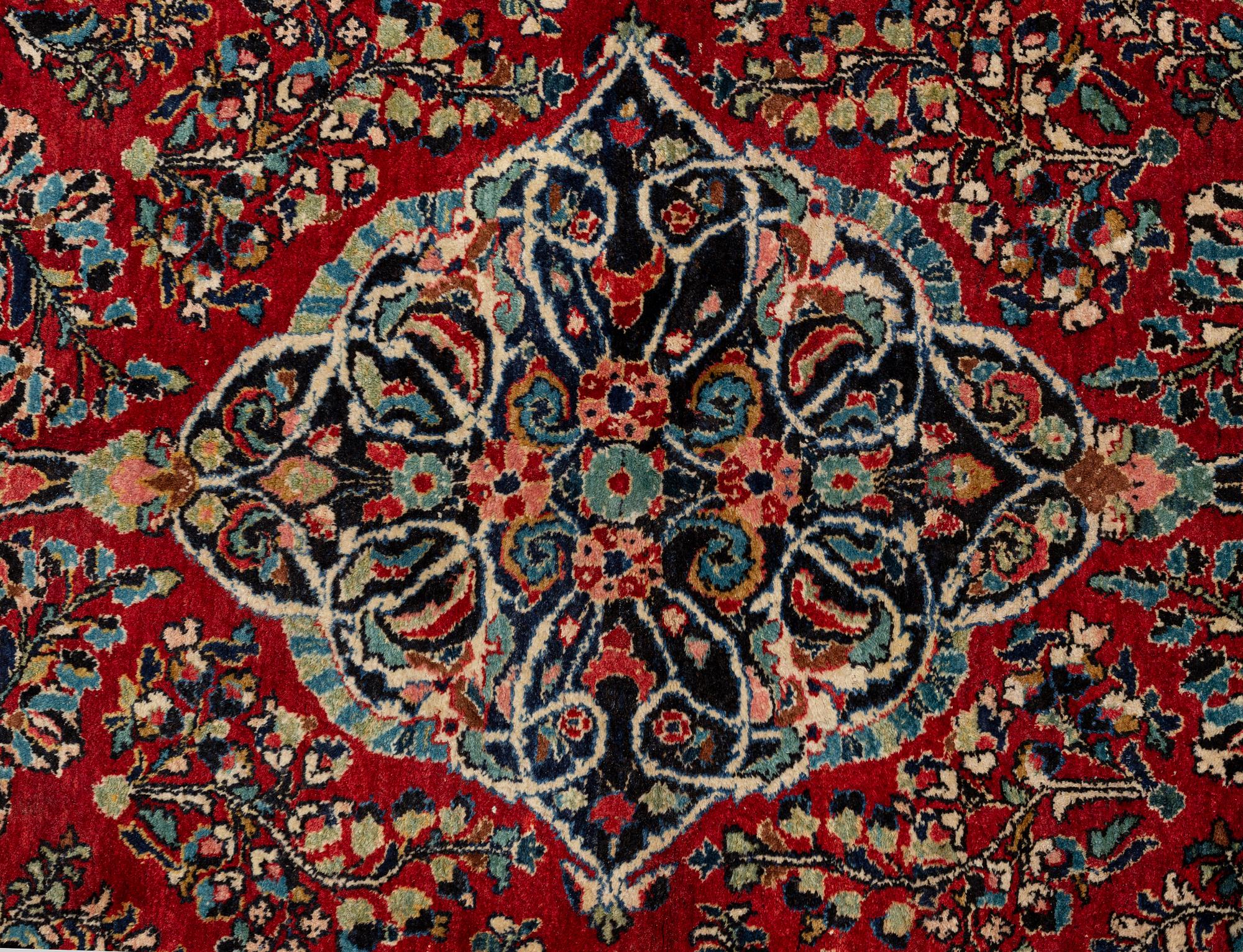 Matto, semi-antique Sarouk, ca 268 x 295 cm.