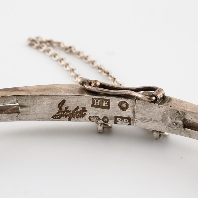 ATELJÉ STIGBERT, Stockholm, 1944, a faceted rock crystal bangle.