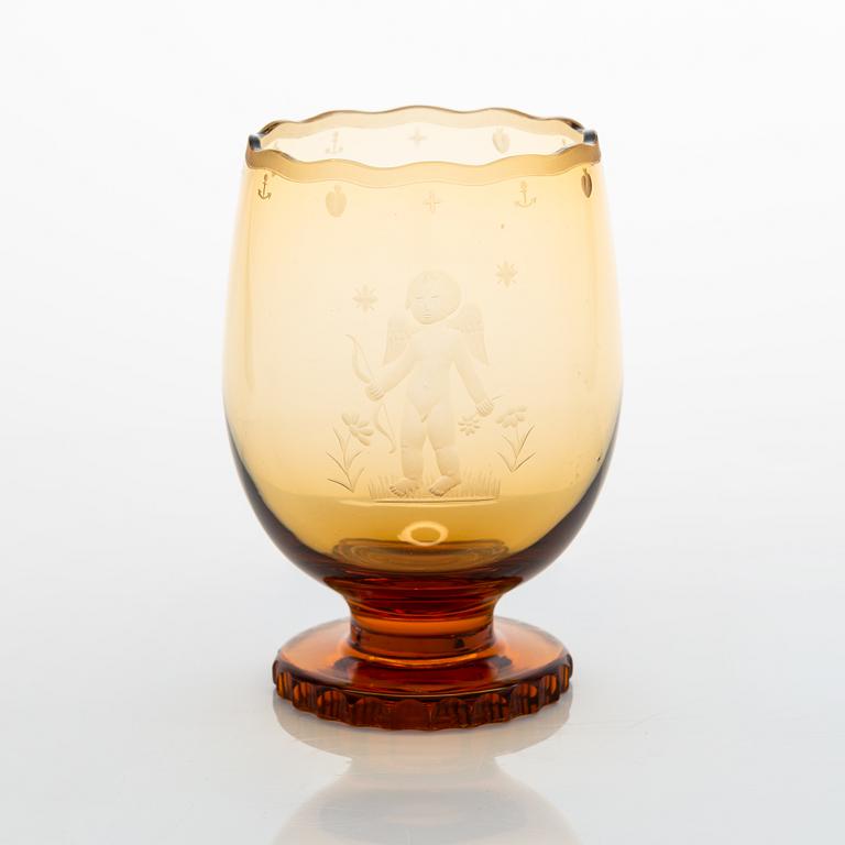 Gunilla Jung, pokaali, signeerattu Gunilla Jung, Karhula, epäselvä päiväys. Suunniteltu 1937.