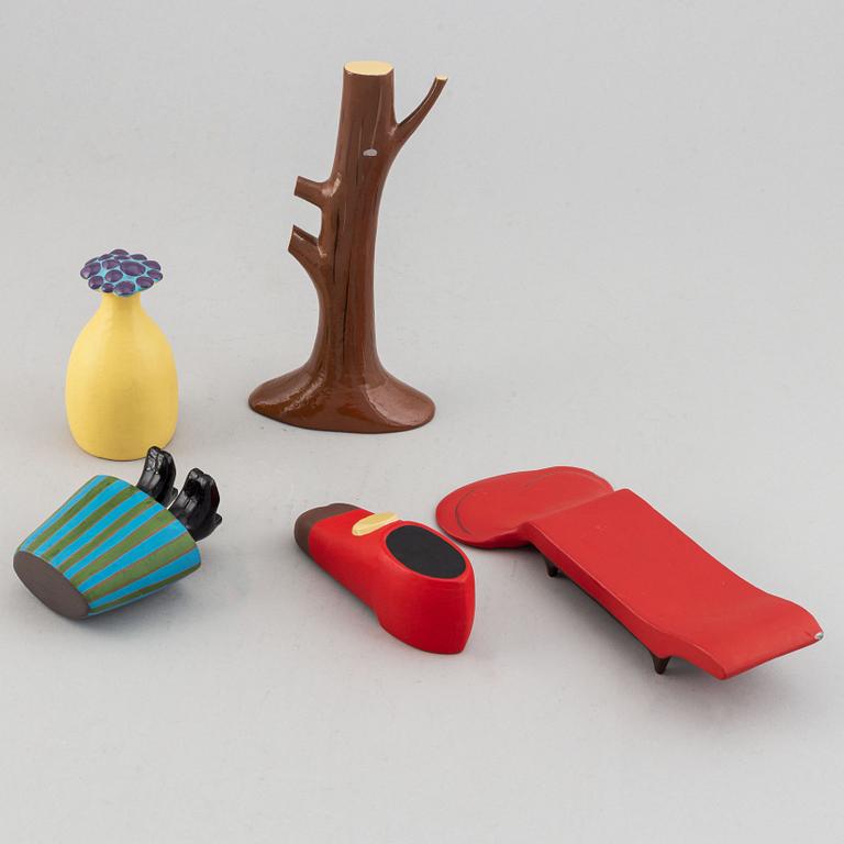 Pia König, a sculpture group with shelf, signed and numbered 5/5, 3/5, 2/5. and 1/5 and dated 2005.