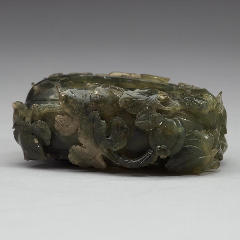 A green stone bruchwasher, Qing dynasty, circa 1900.