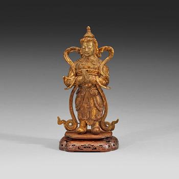 470. LOKAPALA, förgylld och patinerad brons. Qingdynastin, 1800-tal.