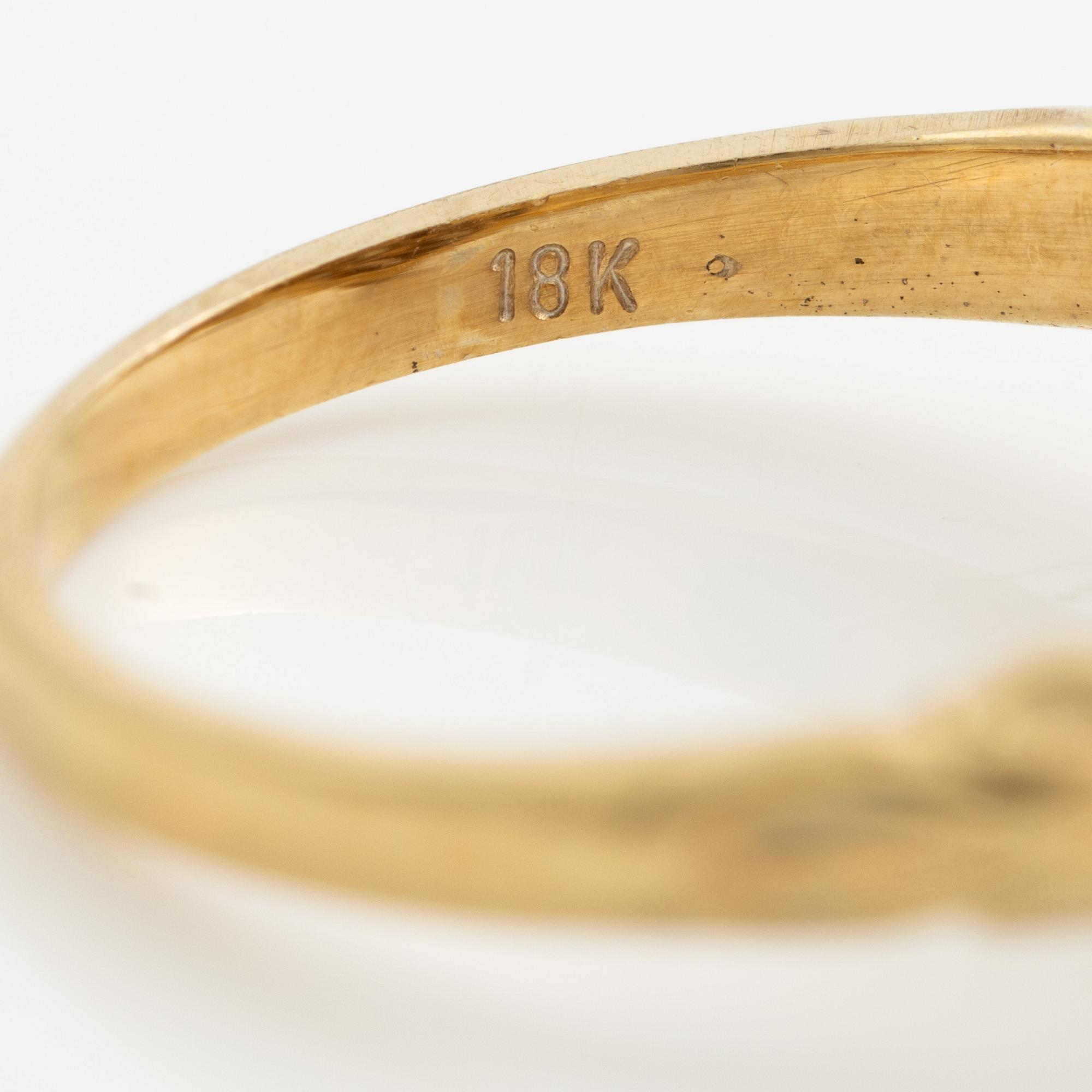 Ring, 18K gold with brown-tinted brilliant-cut diamonds.