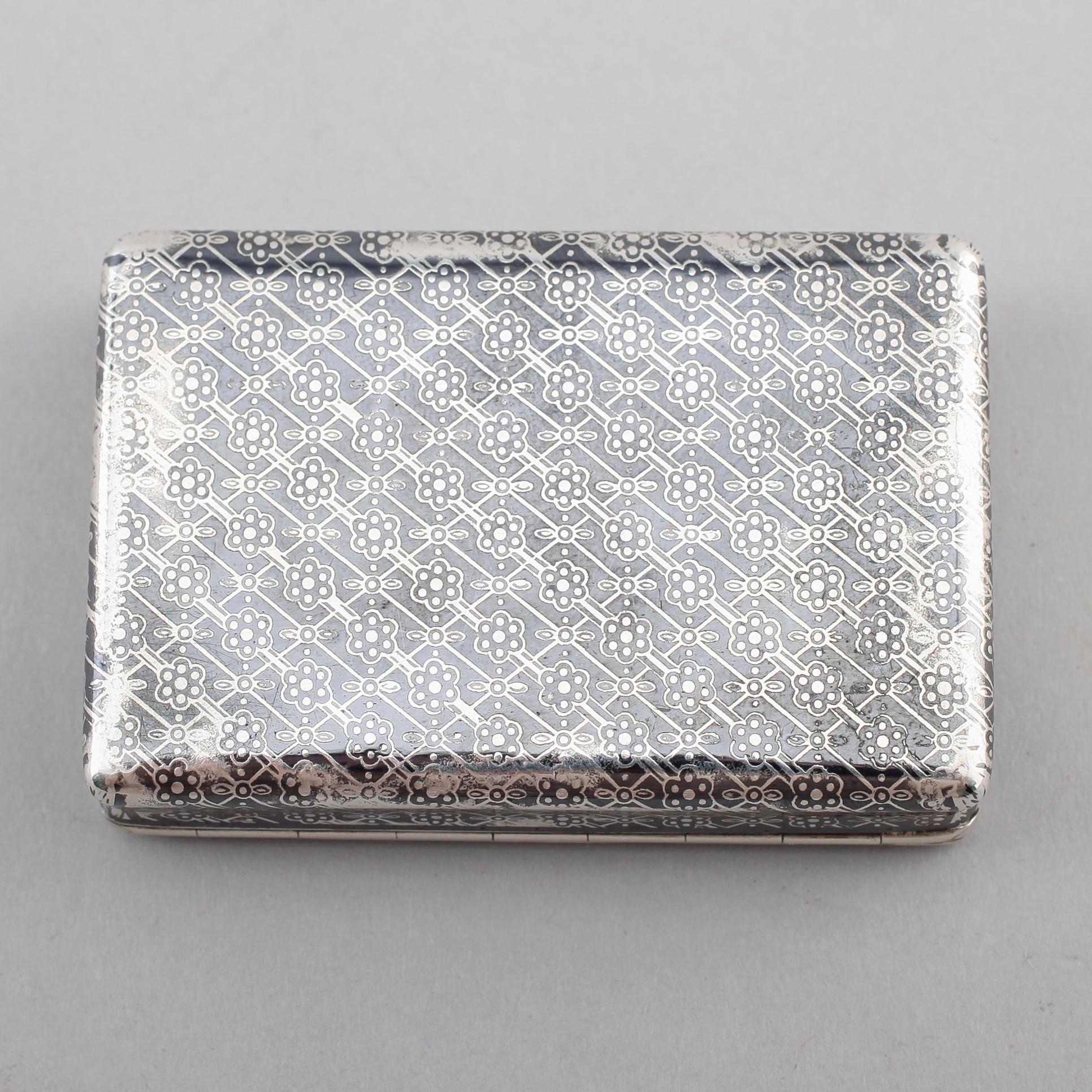 DOSA, silver, Paris, 1800-talets första hälft. Vikt ca 68 gram.