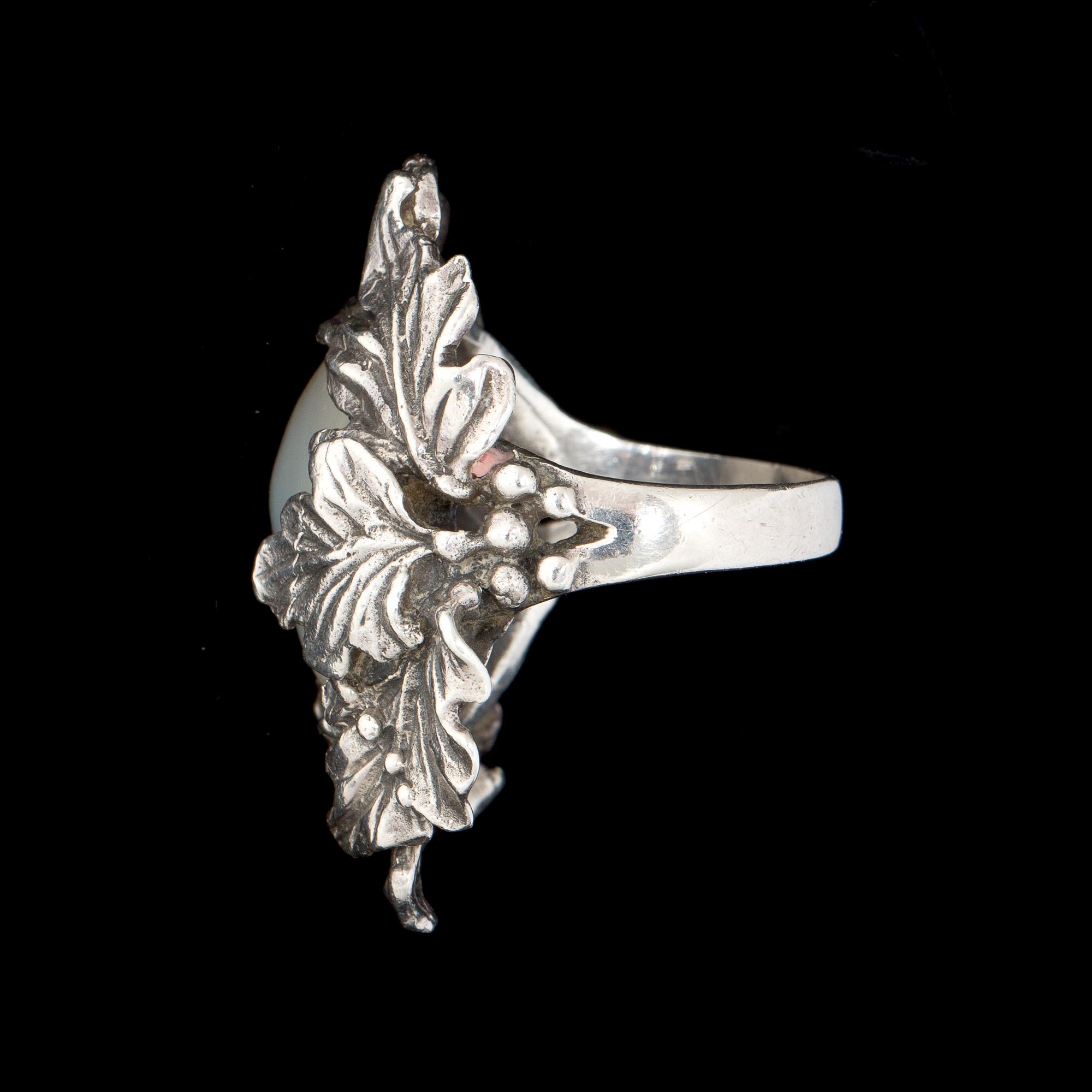 RING, silver, månsten. Vikt ca 16g.
