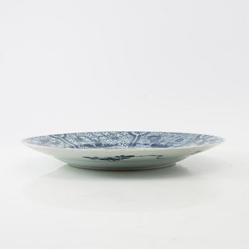 A blue and white dish, Qing dynasty, early 18th century.