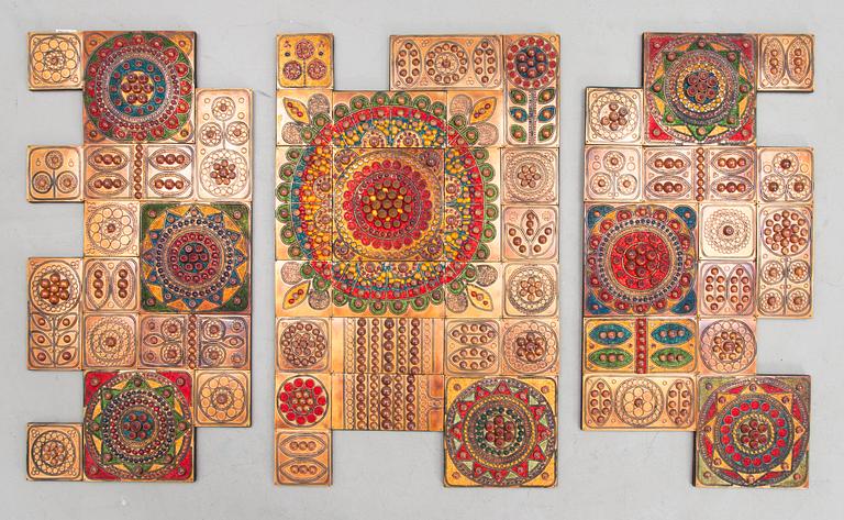 ANITA WANGEL, VÄGGRELIEF, bl a  glaspärlor på kopparplåt, signerad och daterad 1989.