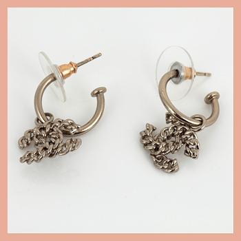 ÖRHÄNGEN, Chanel.