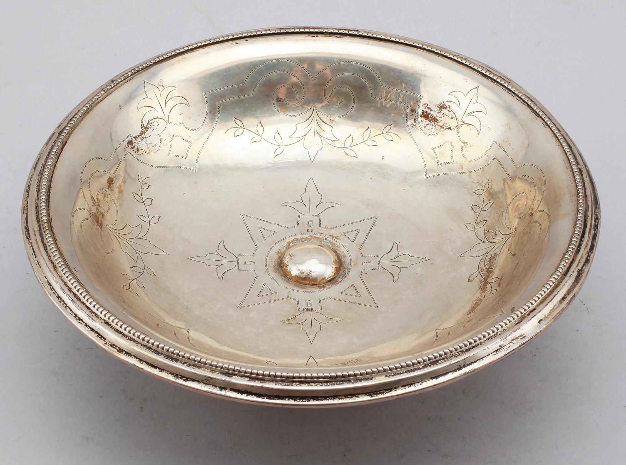 FAT PÅ FOT, silver, Österrike-Ungern, 1800-talets andra hälft. Vikt ca 296 gram.