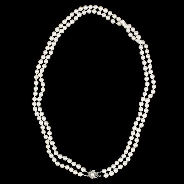 COLLIER, odlade pärlor med lås i sterlingsilver.