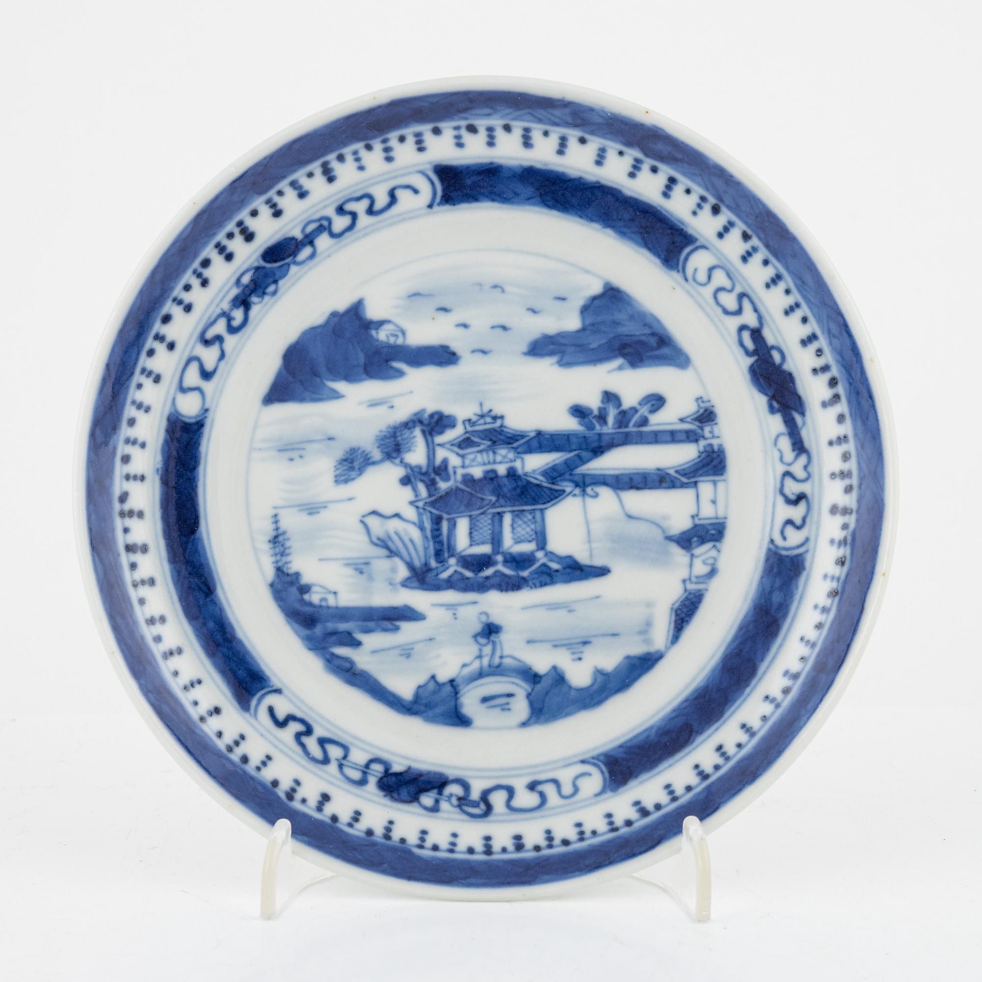 A 24-piece porcelain coffee set, China, Qing Dynasty, around 1800.