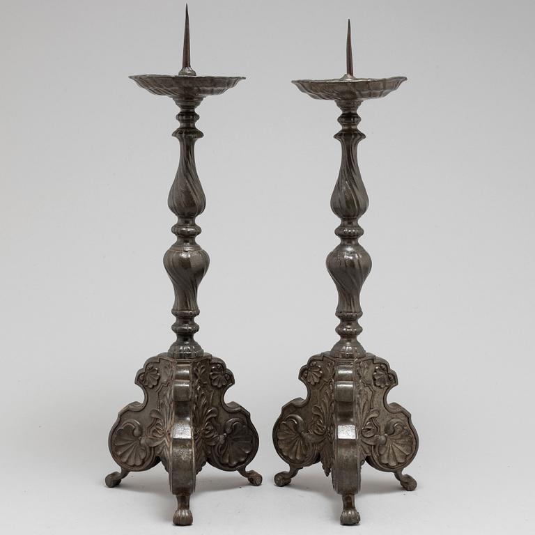 LJUSSTAKAR, ett par, tenn, 1600-/1700-tal.