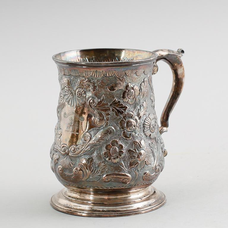 STOP, silver, Thomas Whipham & Charles Wright,  London 1762. Vikt ca 401 g.