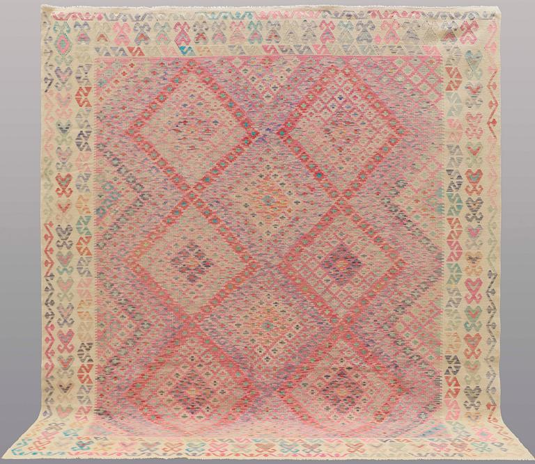 A CARPET, Kilim, ca 292 x 265 cm.