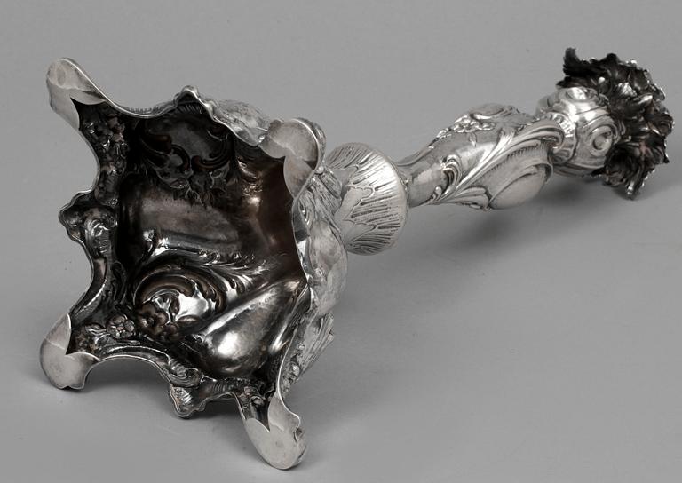 LJUSSTAKE, låghaltigt silver, otydl stämplar. 1900-tal. Vikt ca 600 g.