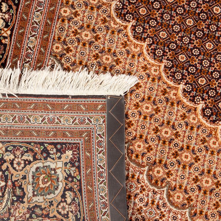 Carpet Tabriz, part silk, approx. 310x200 cm.