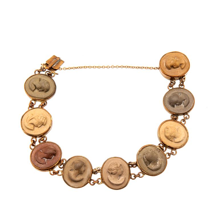 Bracelet with lava cameos.