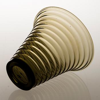 AINO AALTO, VAS och TALLRIKAR, 4 st, glas, Karhula 1930-tal.